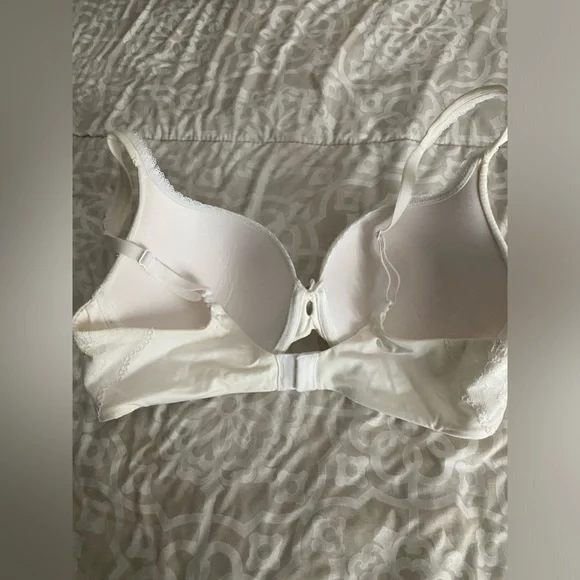 Victoria’s Secret Body by Victoria Perfect Shape Bra EUC - Picture 2 of 3